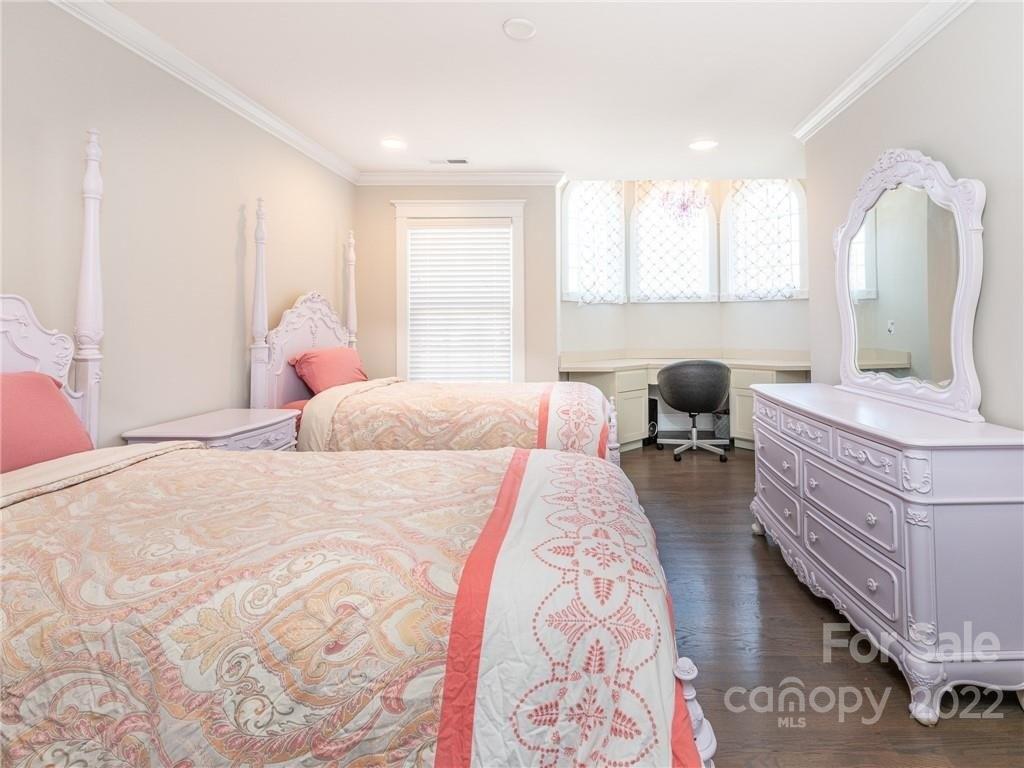 Hilliard Dr, Charlotte, NC 28205