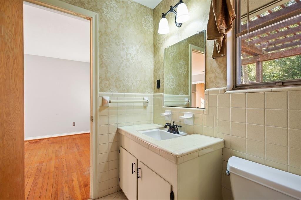 Ripplewood Dr, Dallas, TX 75228