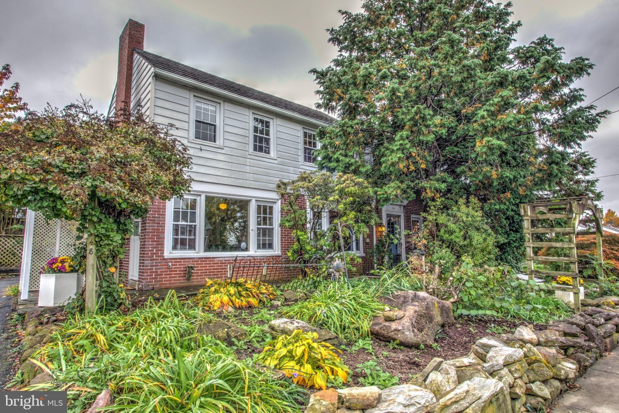 E Broad St, New Holland, PA 17557