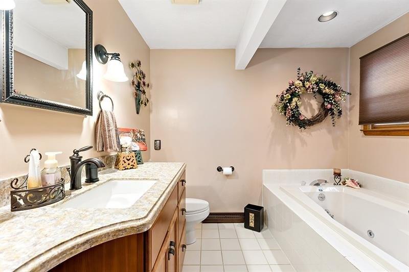 Deer Park Dr W, Clairton, PA 15025
