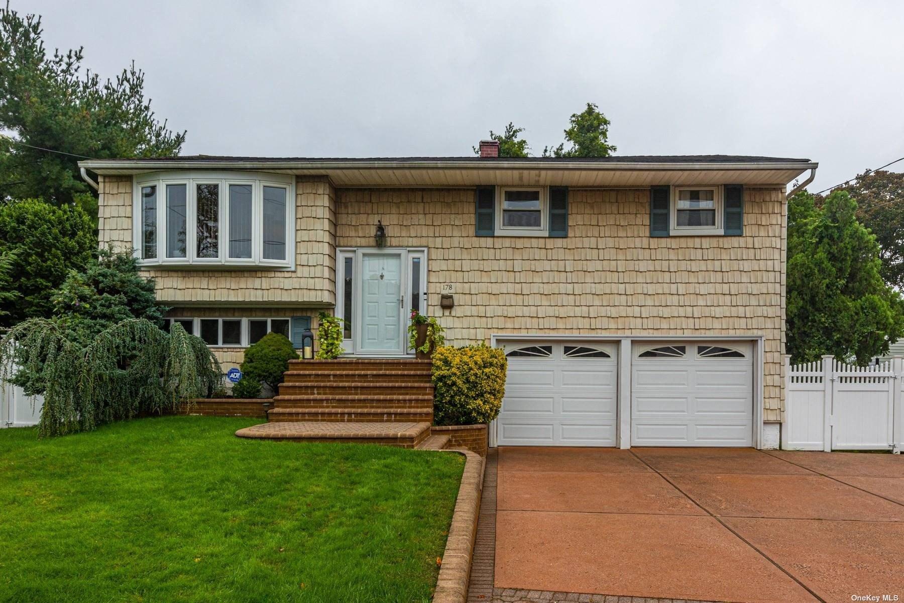 Missouri Ave, Bay Shore, NY 11706