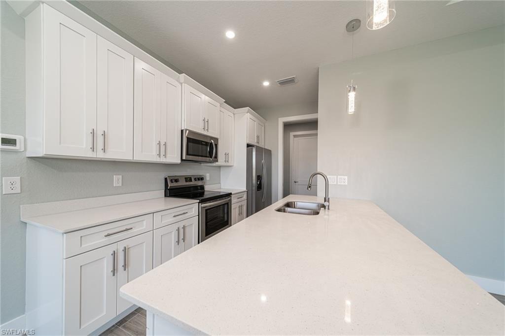 Ne 20th Ter, Cape Coral, FL 33909