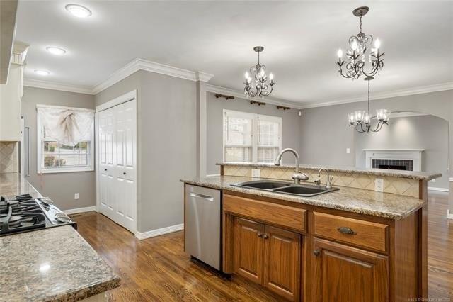 E 25th Pl, Tulsa, OK 74114