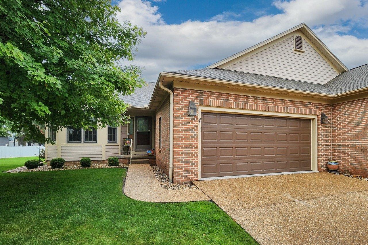 Spruce Ct, Bloomington, IL 61704