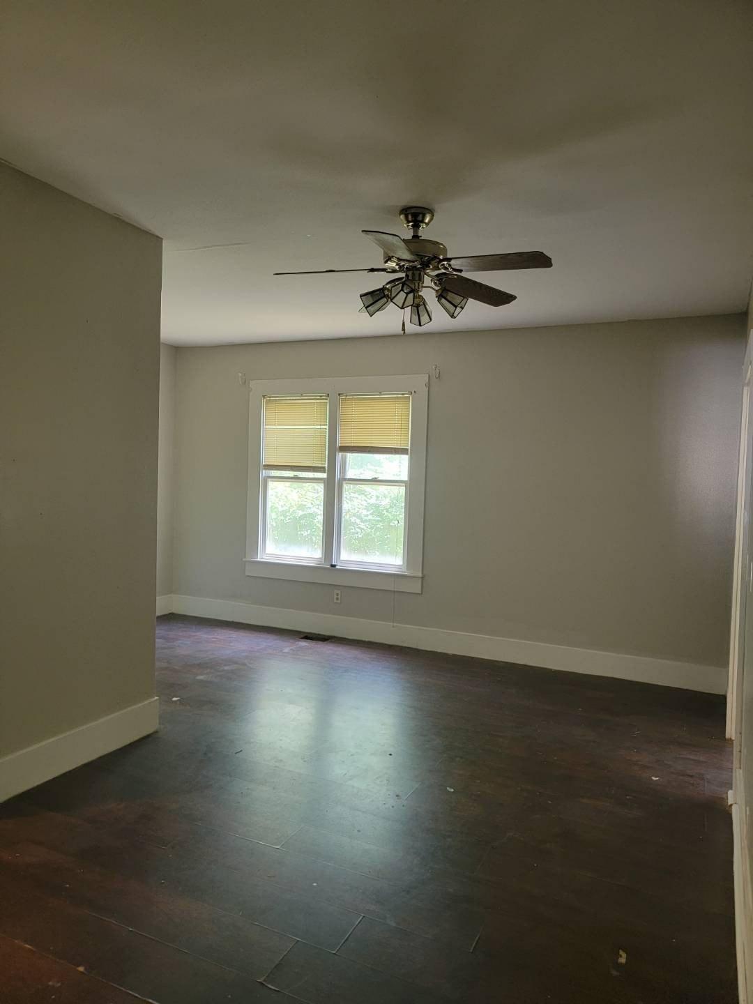 E Lowery St, Hugo, OK 74743