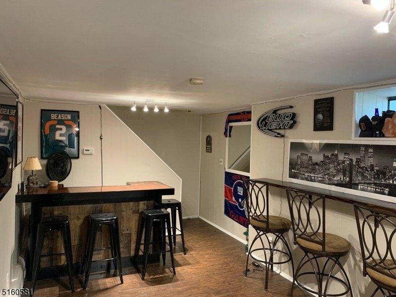 Cricket Ln, Woodbridge, NJ 07095