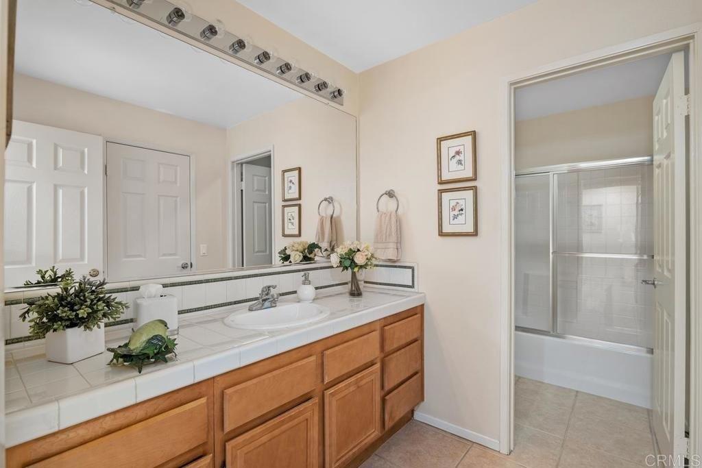 Meadow Grass Ln, Escondido, CA 92027