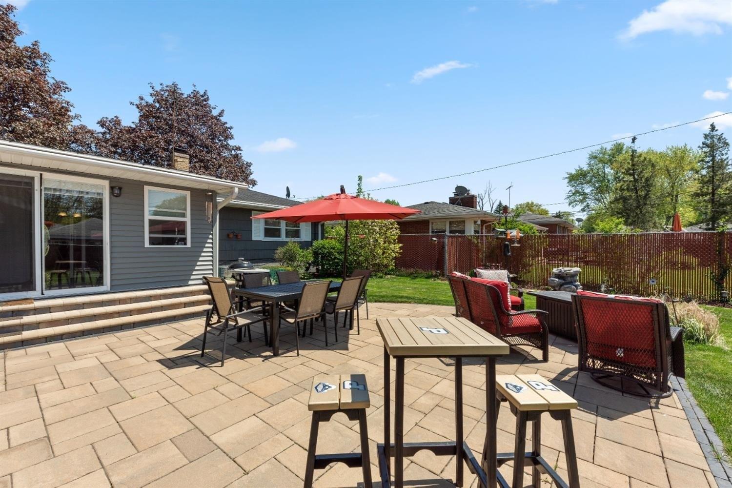 Kooy Dr, Munster, IN 46321