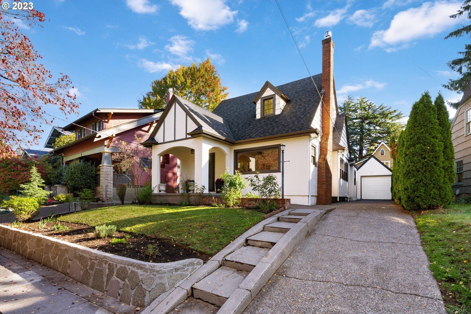 Ne Royal Ct, Portland, OR 97232