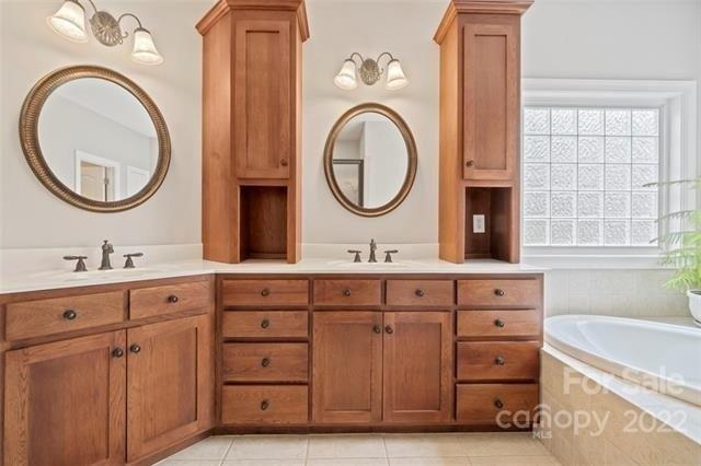 Bluestone Bay Ct, Sherrills Ford, NC 28673