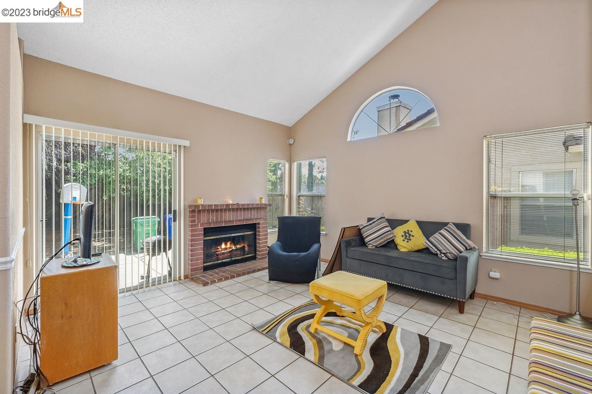 Canyon Dr, Pinole, CA 94564