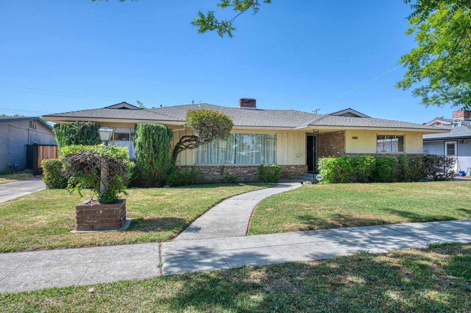 W Cortland Ave, Fresno, CA 93705