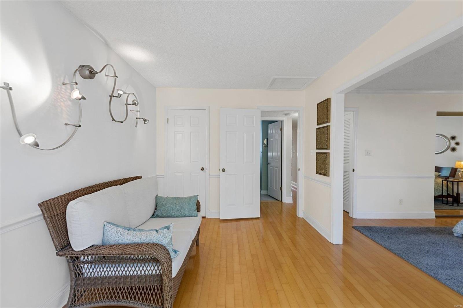 Wrenwood Ln, Saint Louis, MO 63144