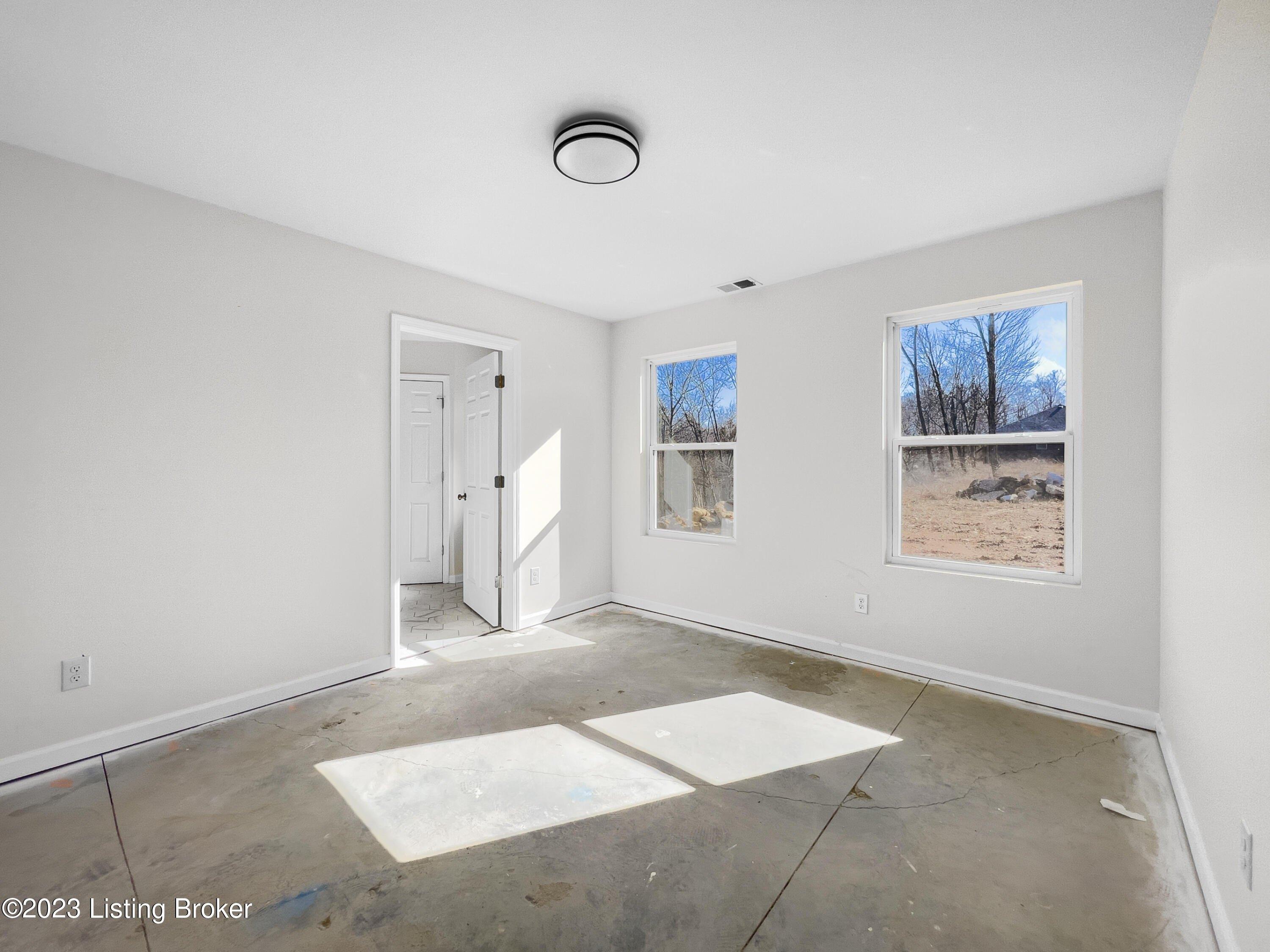 Hudson Creek Dr, Louisville, KY 40291