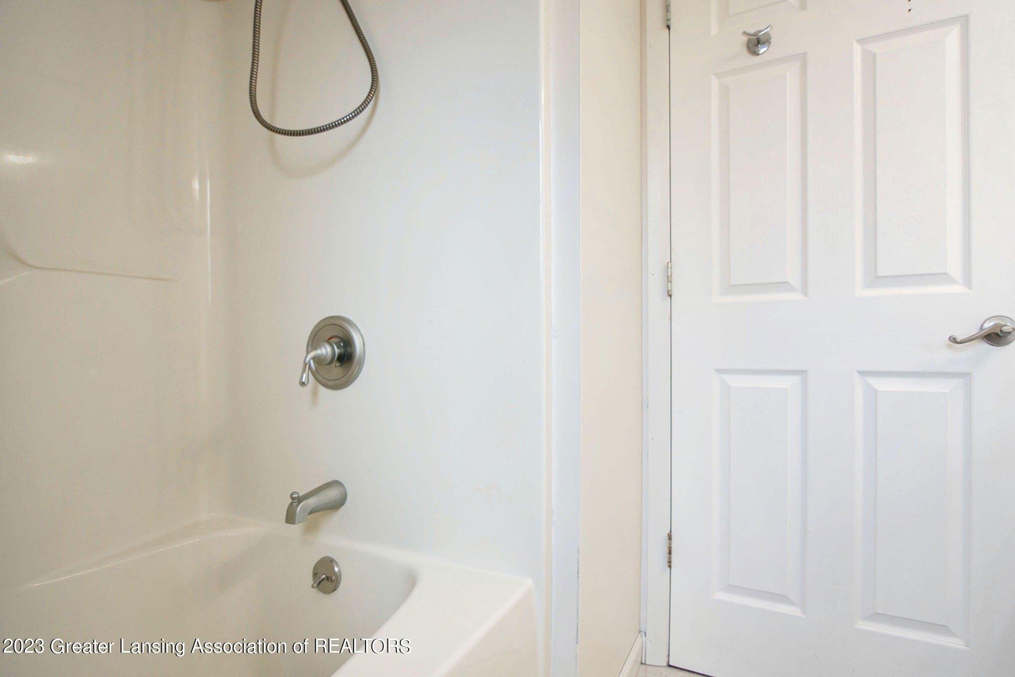 Jack Henry Dr, Charlotte, MI 48813