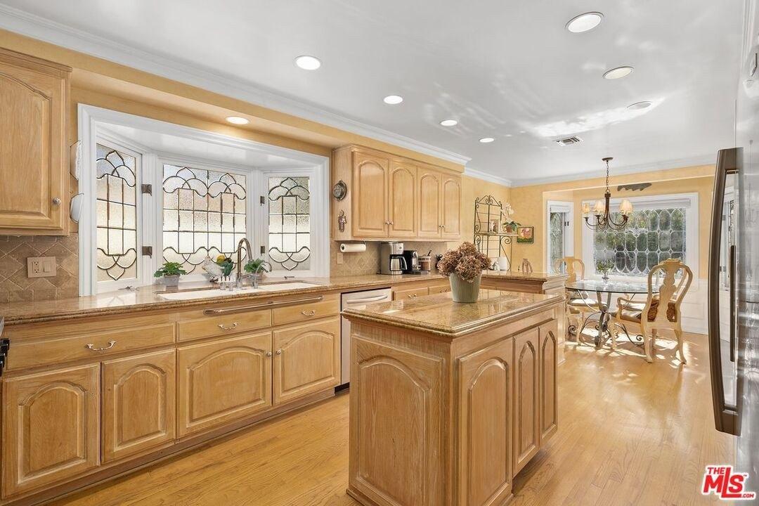 Alana Dr, Sherman Oaks, CA 91403