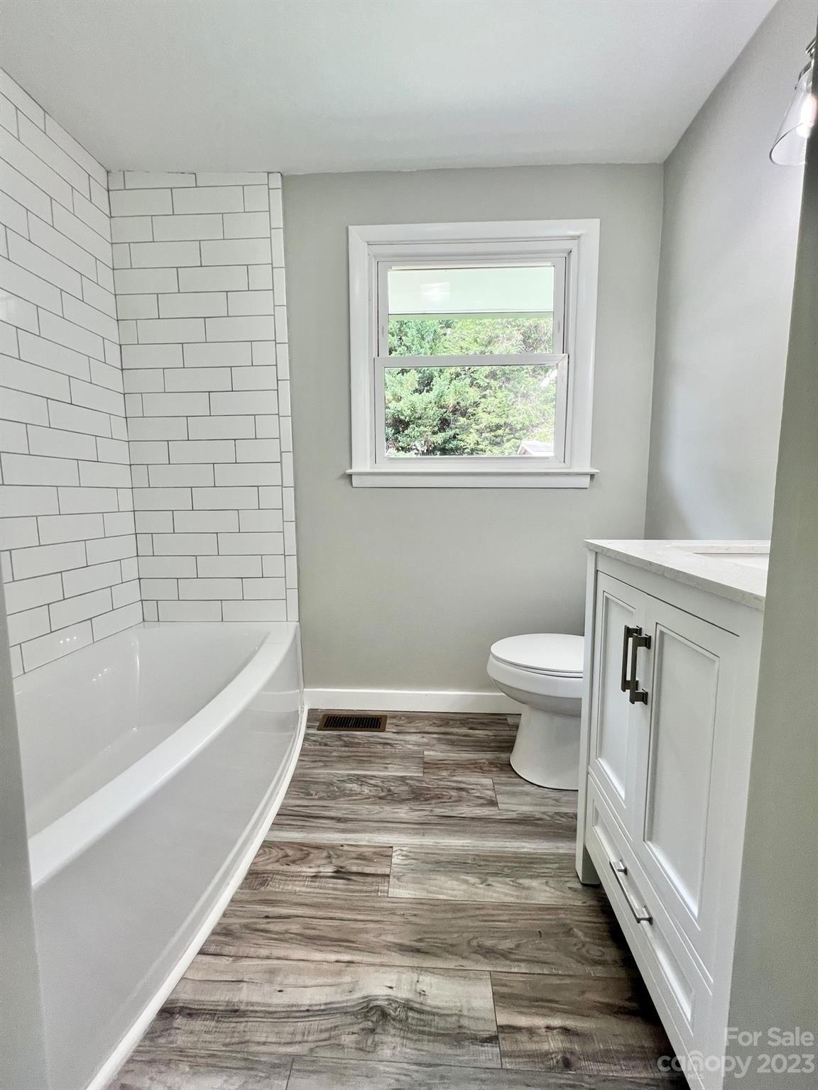 24th St Ne, Hickory, NC 28601