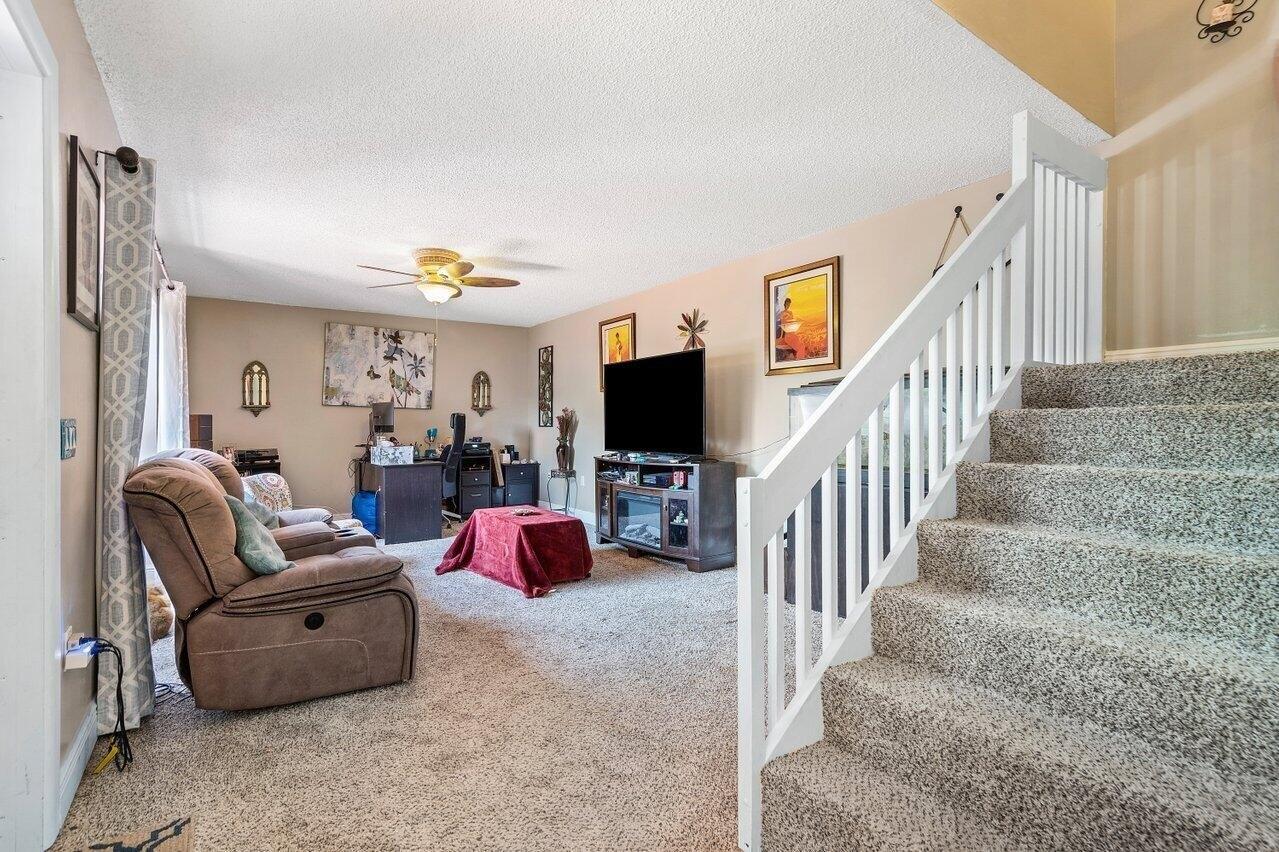 Wimbledon Dr, Hollywood, FL 33026