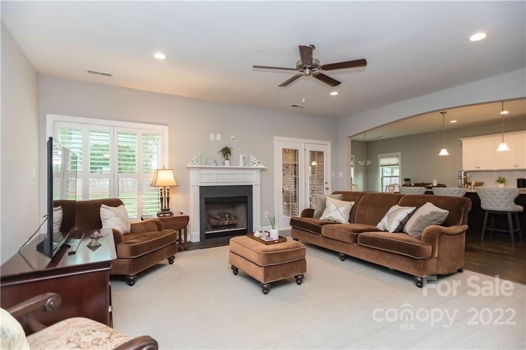 Brockton Ln, Winston Salem, NC 27106