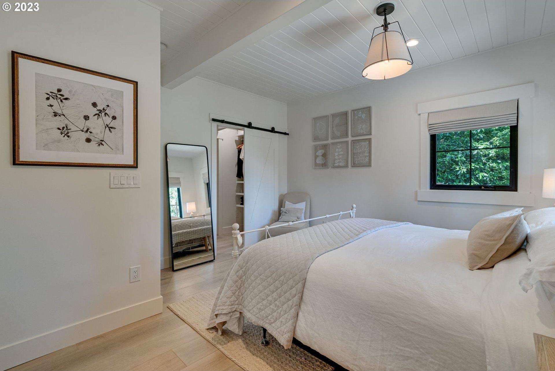Middlecrest Rd, Lake Oswego, OR 97034