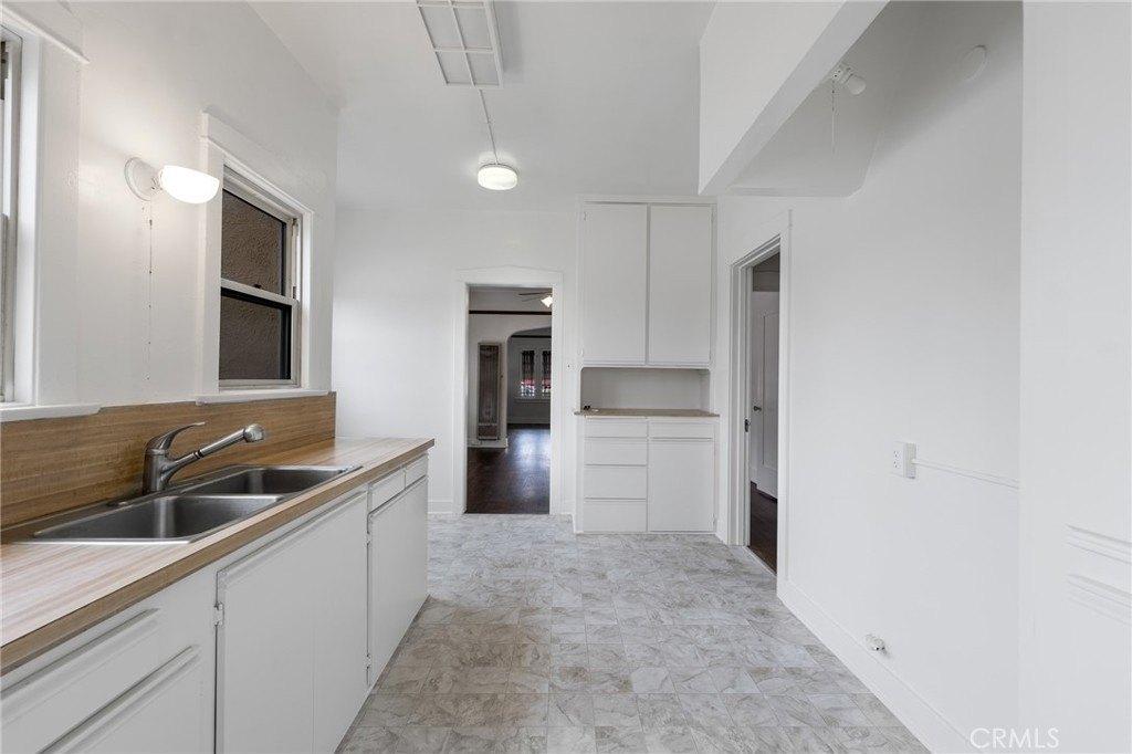 Keniston Ave, Los Angeles, CA 90019