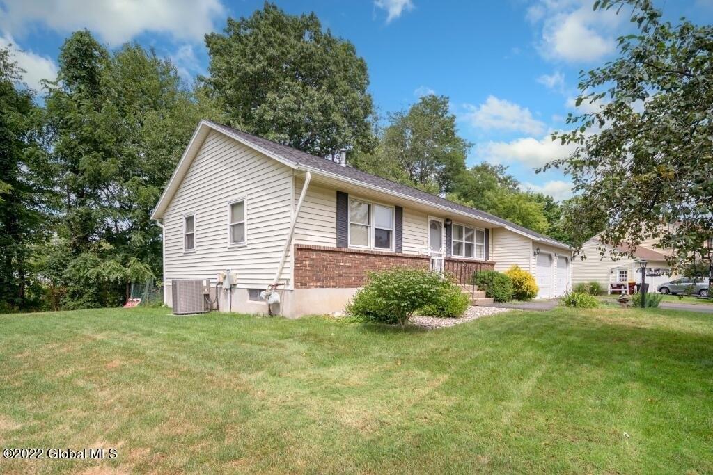 Dolphin Dr, Latham, NY 12110