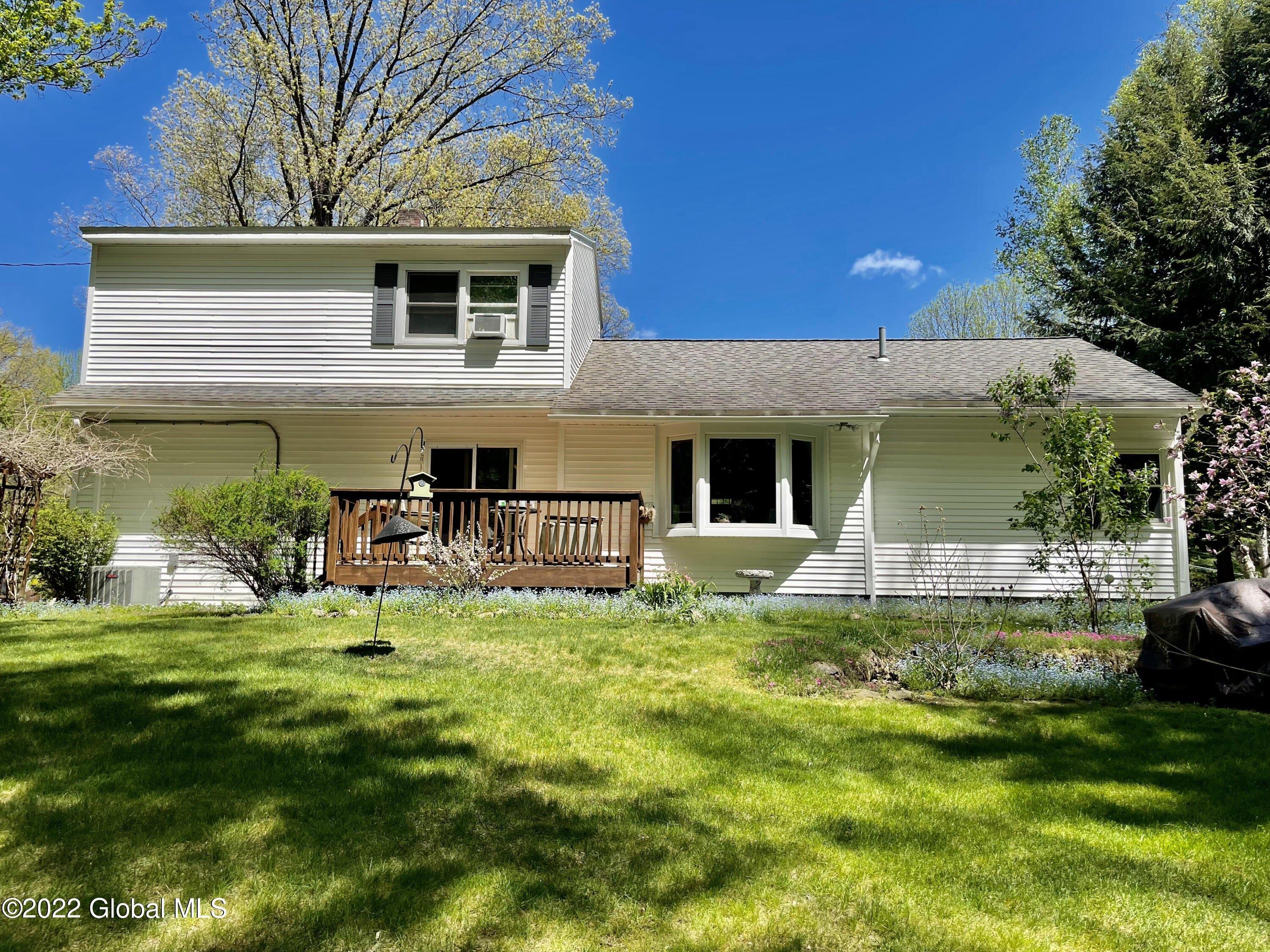 Birch Ln, Schenectady, NY 12302