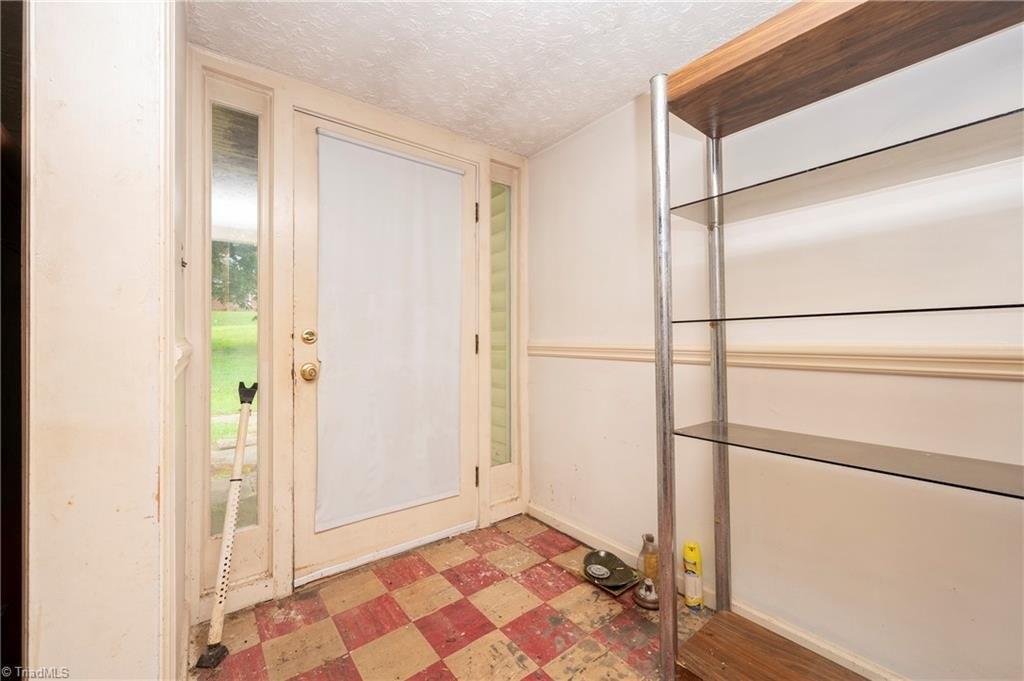 Milton Dr, Winston Salem, NC 27105
