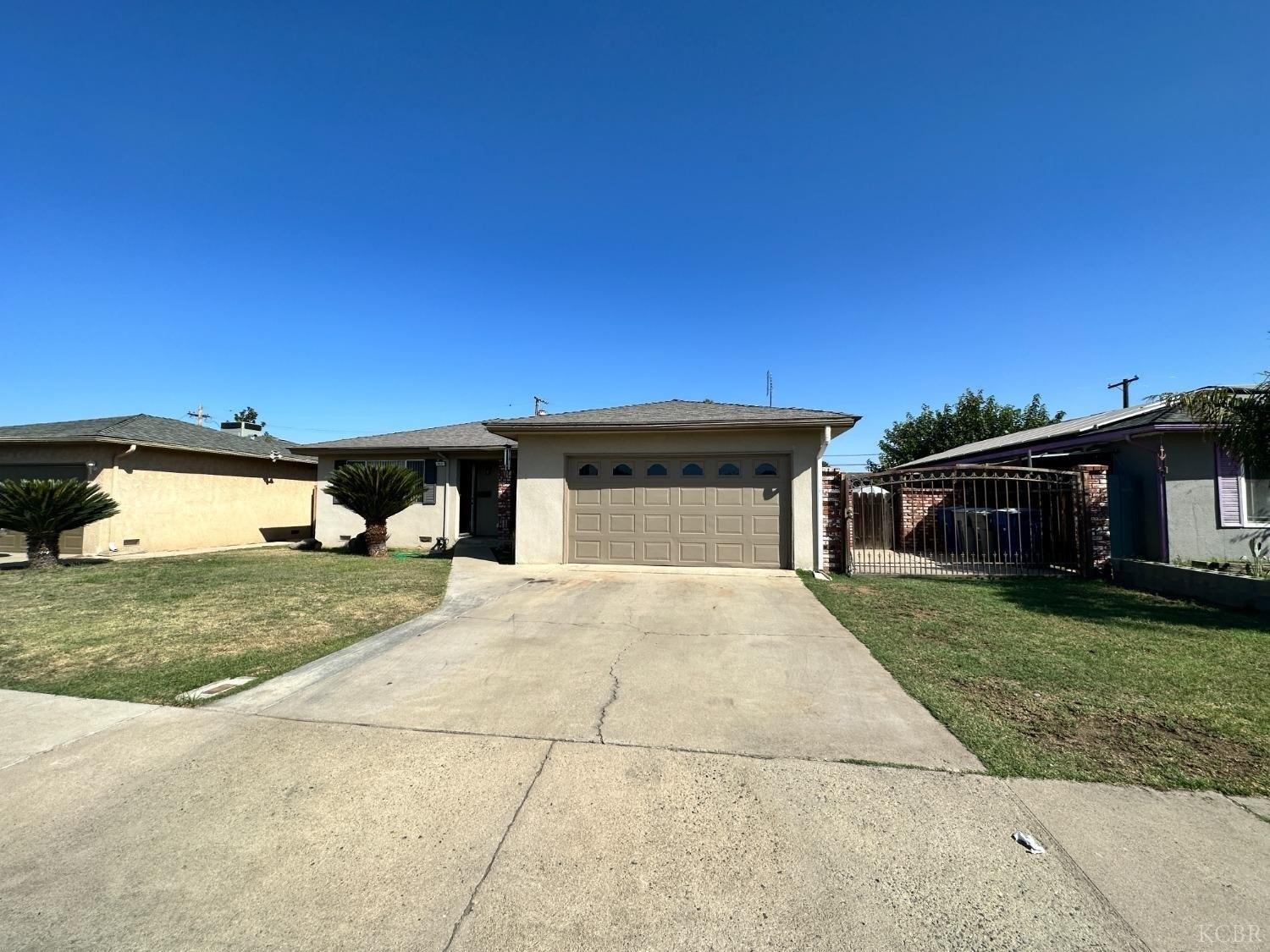 W San Gabriel Ave, Clovis, CA 93612