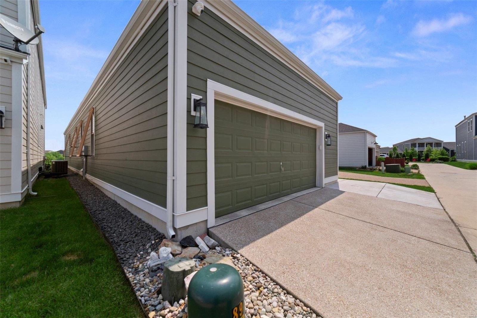 Suntan Dr, Saint Charles, MO 63301