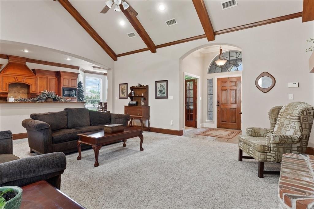 Ash St, Pilot Point, TX 76258