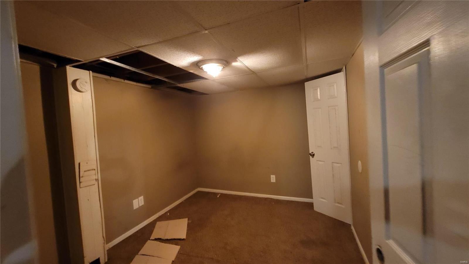 Petite Chalet Dr, Saint Louis, MO 63138