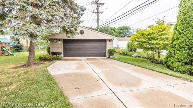 Venice St, Dearborn, MI 48124