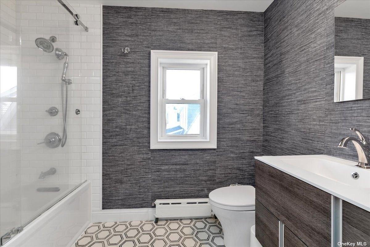 Highland Pl, Woodmere, NY 11598