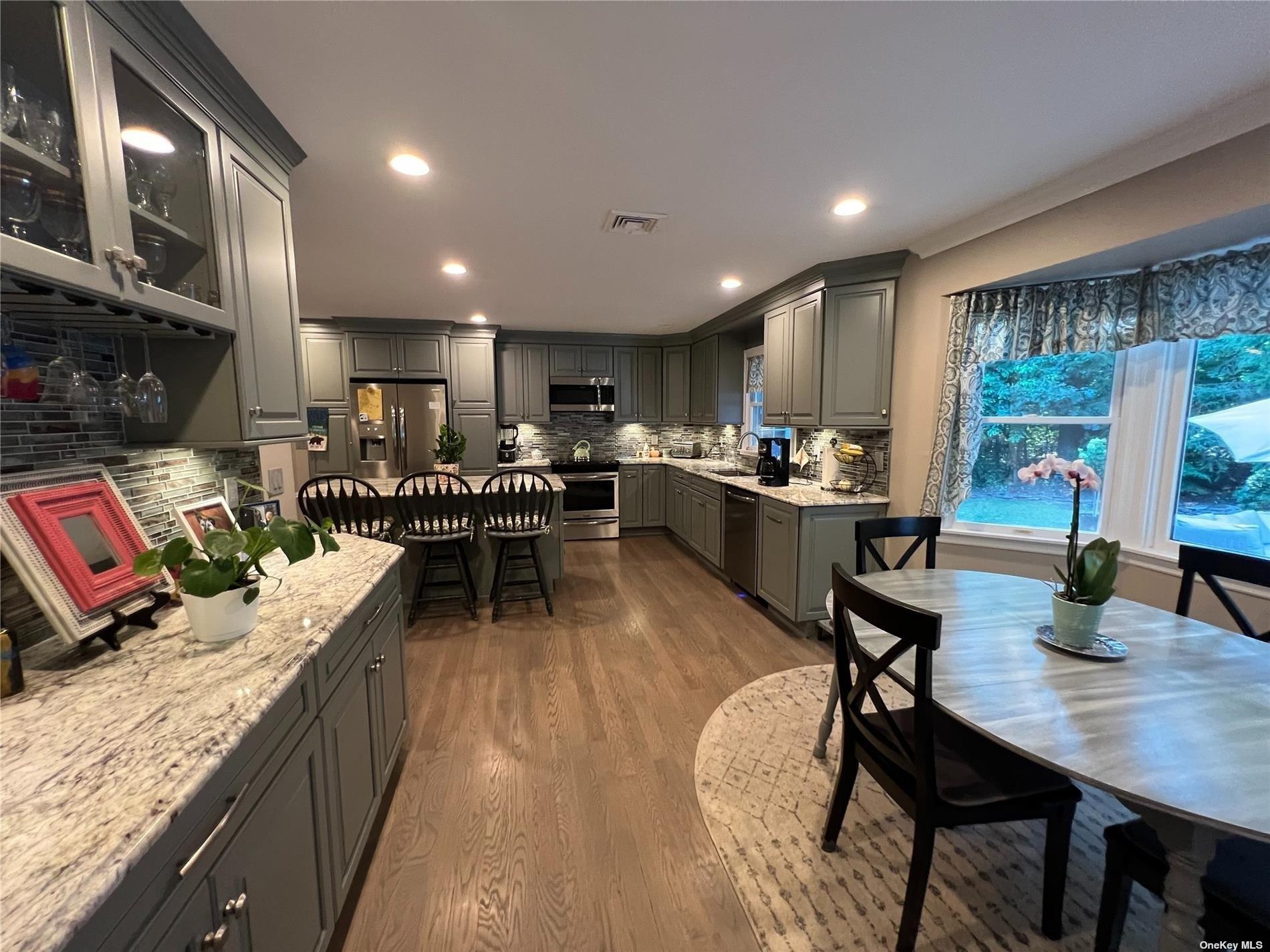 Levon Ln, Miller Place, NY 11764