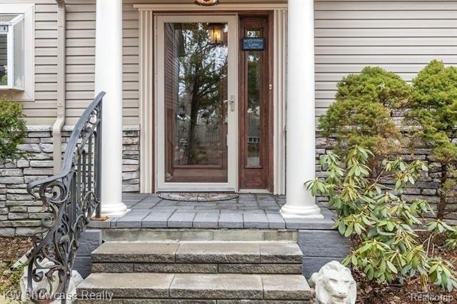 Bonnie Briar St, White Lake, MI 48386