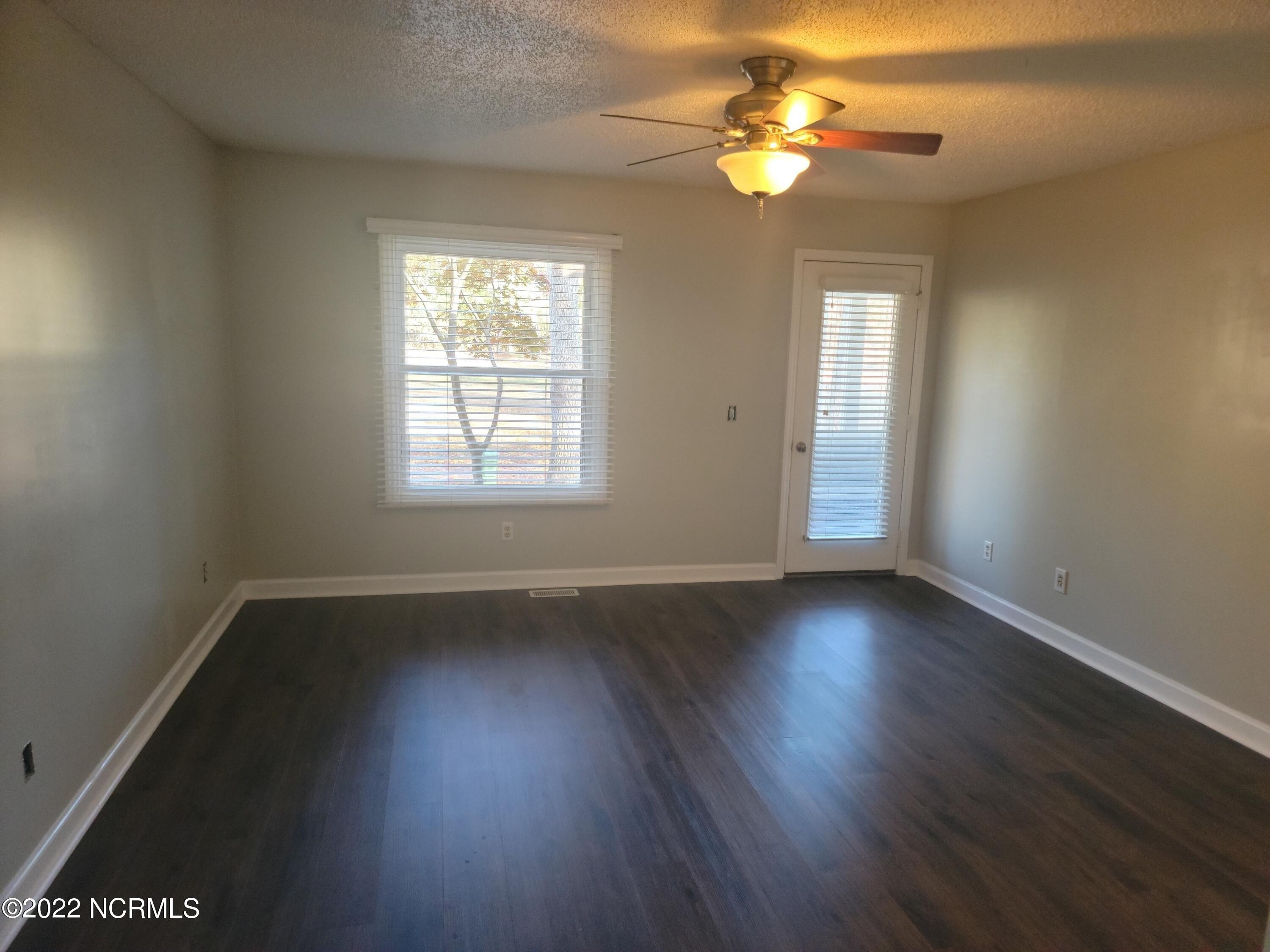 Wren Ln, Vass, NC 28394