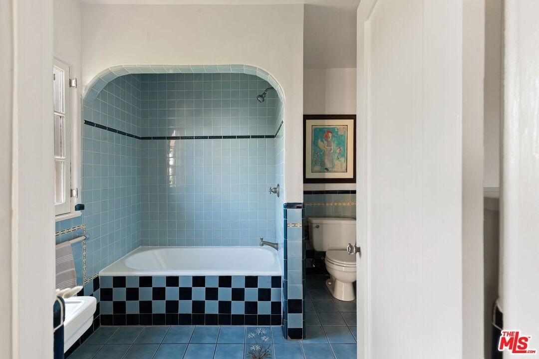 Lowry Rd, Los Angeles, CA 90027