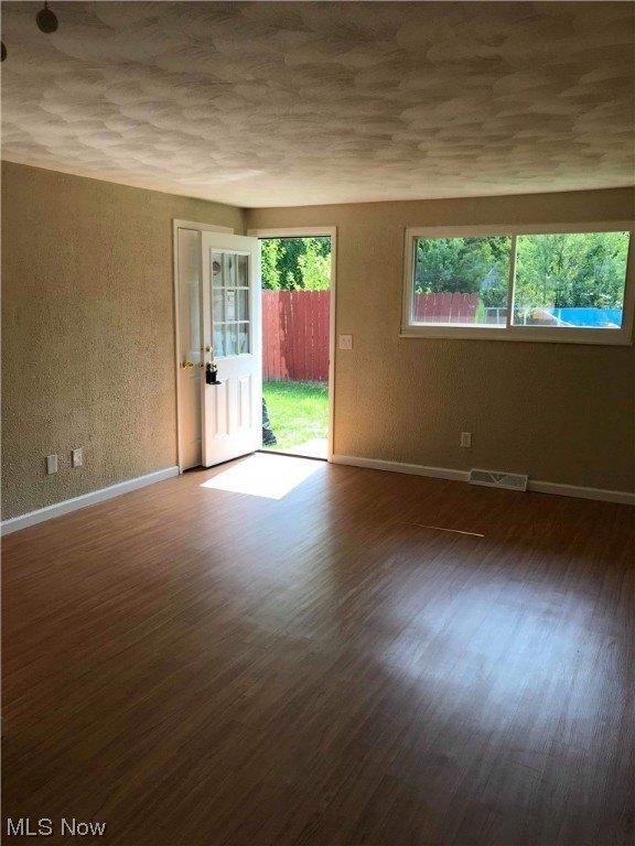 W 19th St, Lorain, OH 44052