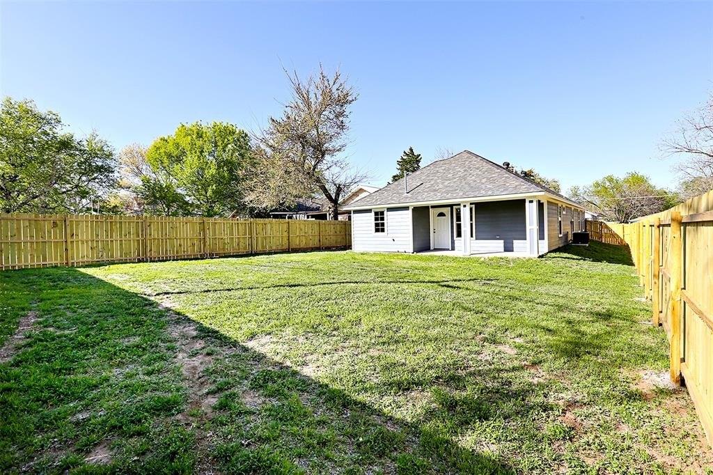 Orchard St, Bowie, TX 76230
