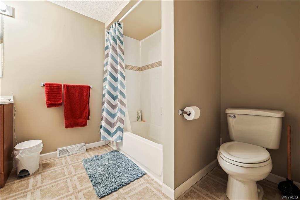 Cayuga Dr, Niagara Falls, NY 14304