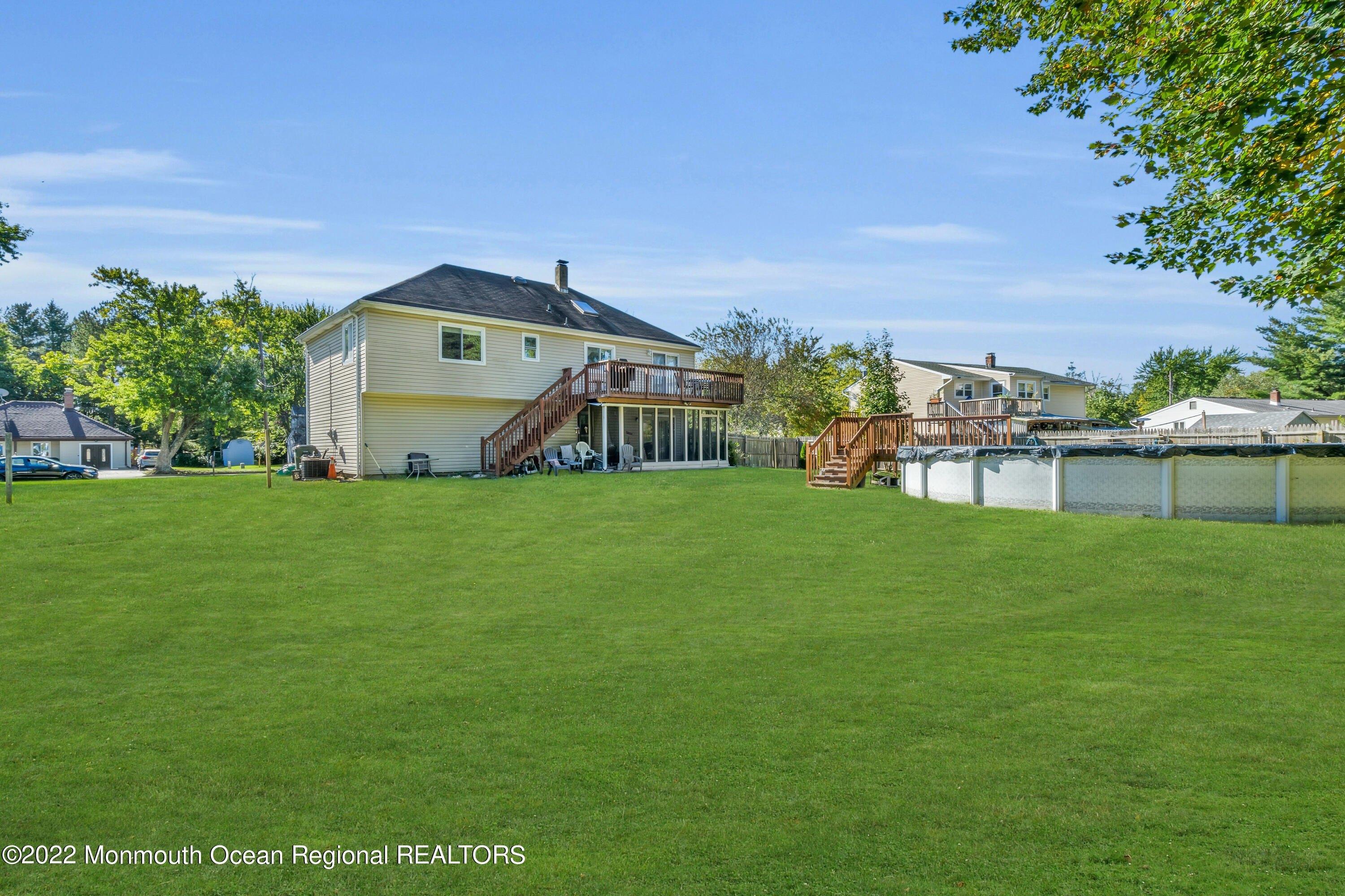 Hampton Dr, Jackson, NJ 08527