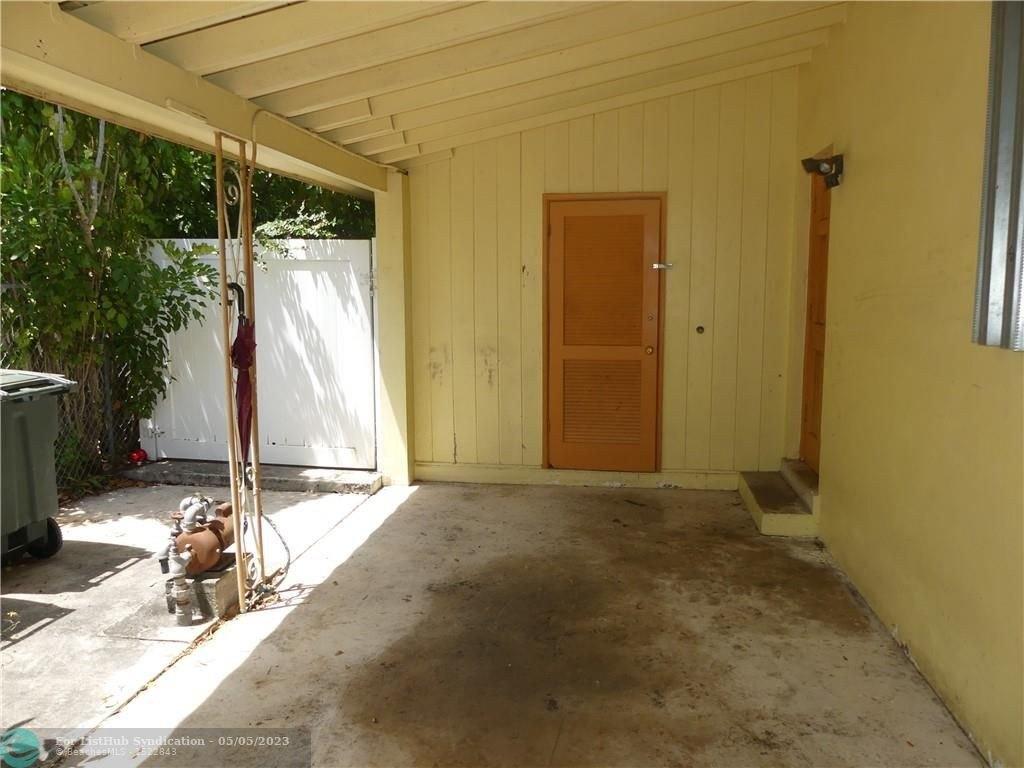 Ne 4th St, Hallandale Beach, FL 33009