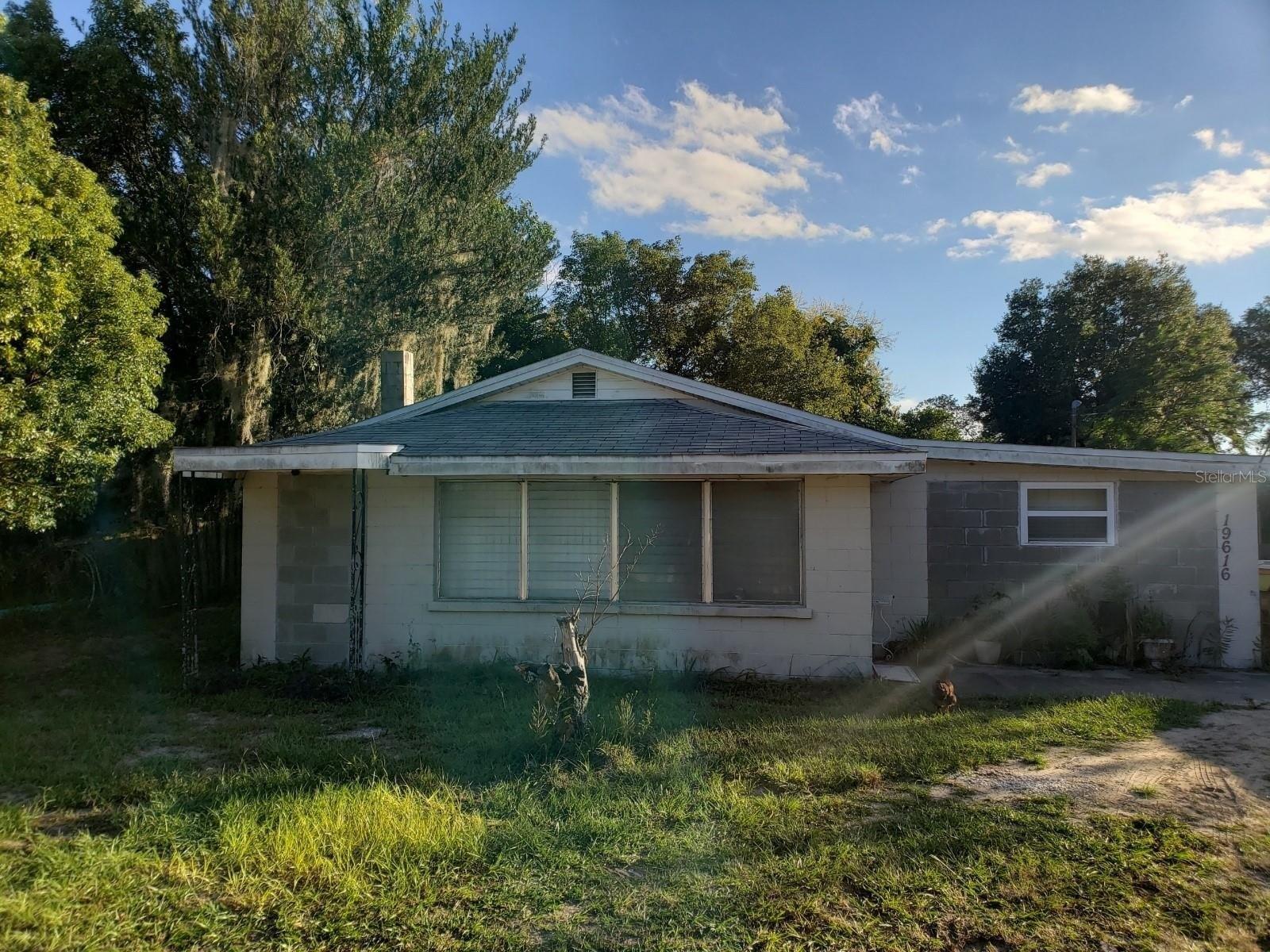E 13th St, Umatilla, FL 32784