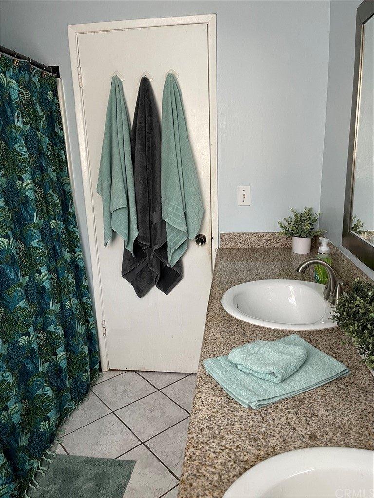 Cary Ln, Pomona, CA 91767