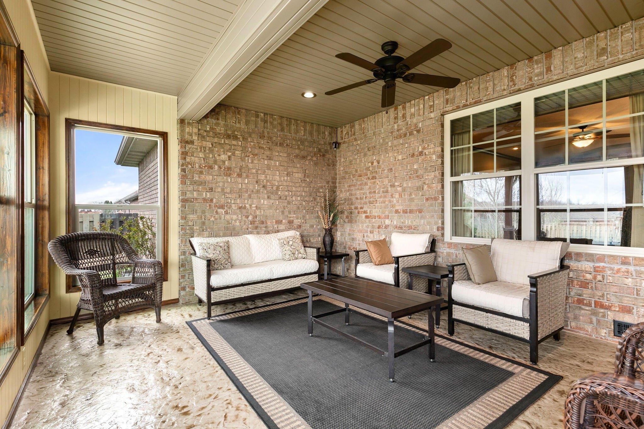 S Henry Ave, Republic, MO 65738