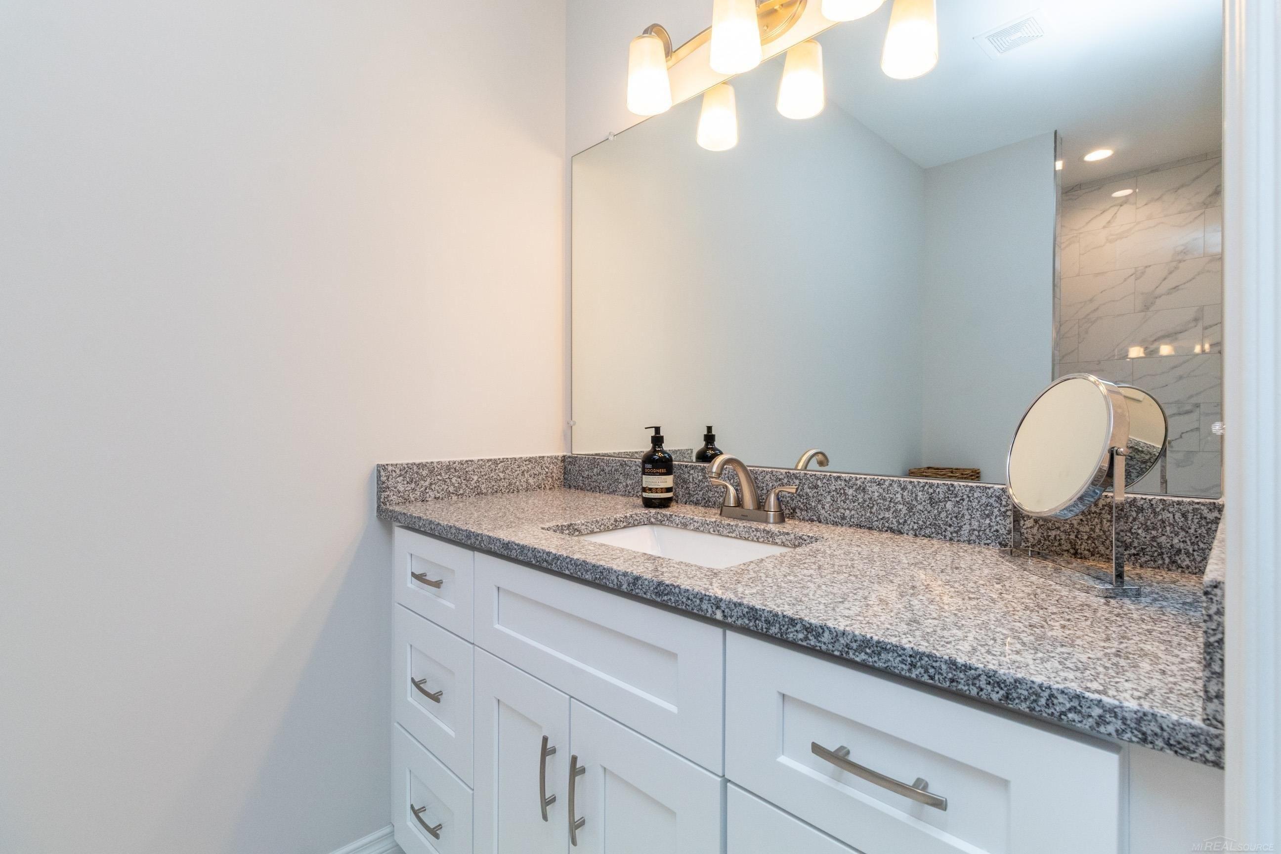 Brookview Dr, New Baltimore, MI 48047