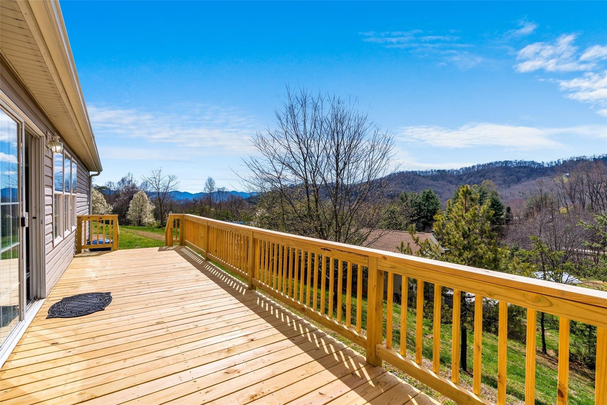 Clark Meadow Ln, Candler, NC 28715
