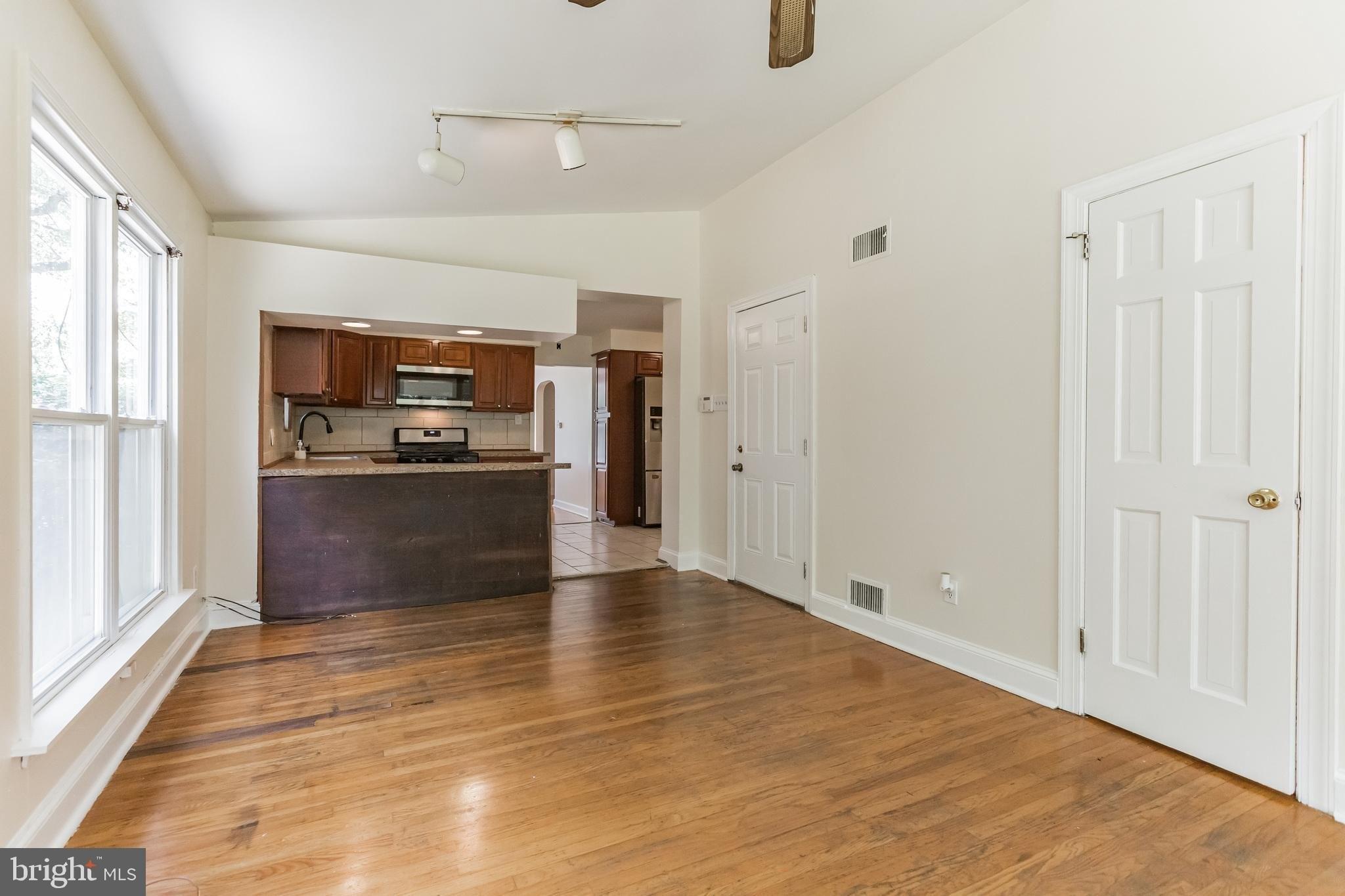 Front St, Cheltenham, PA 19012