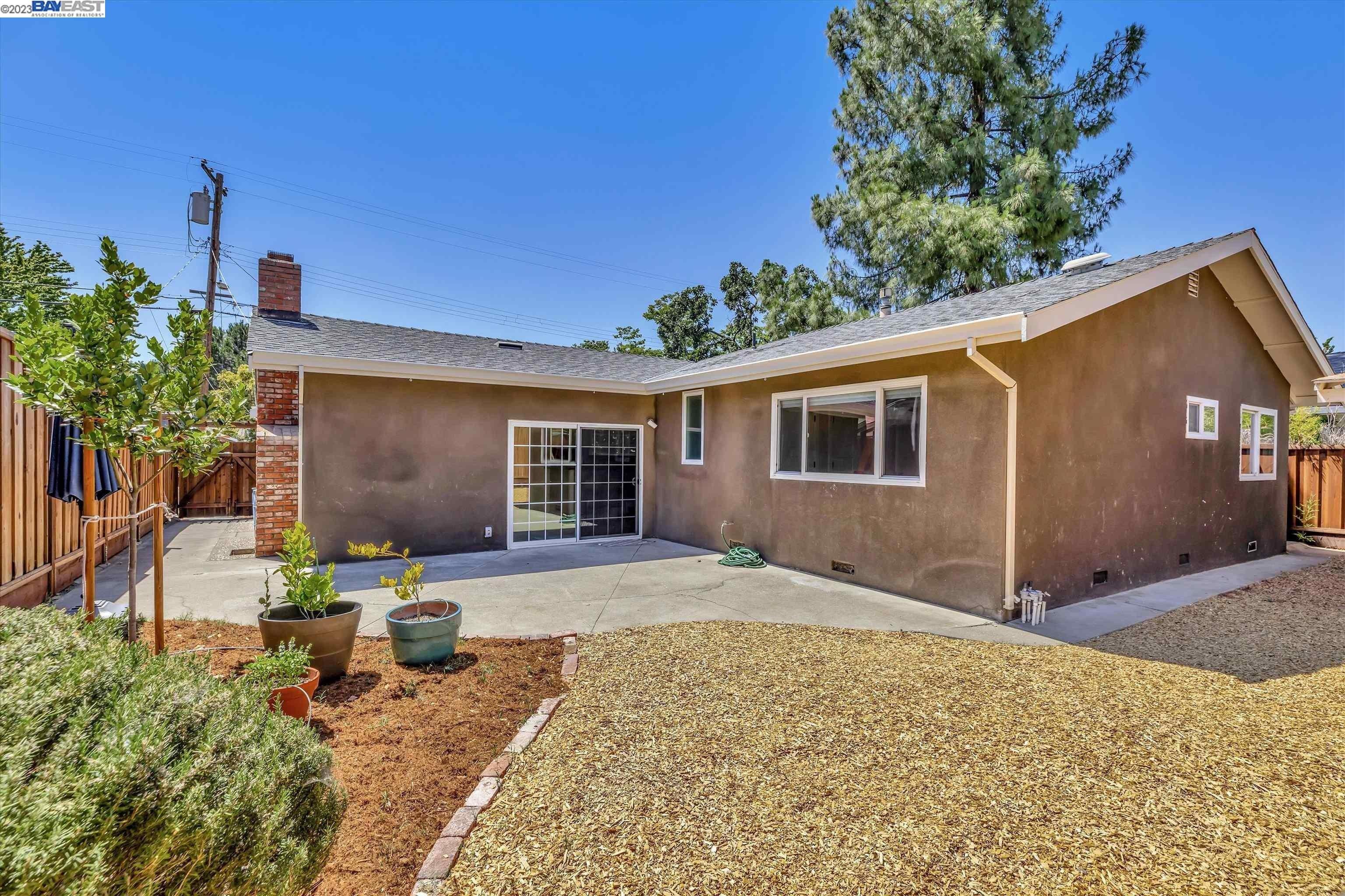 Hillcrest Ave, Livermore, CA 94550
